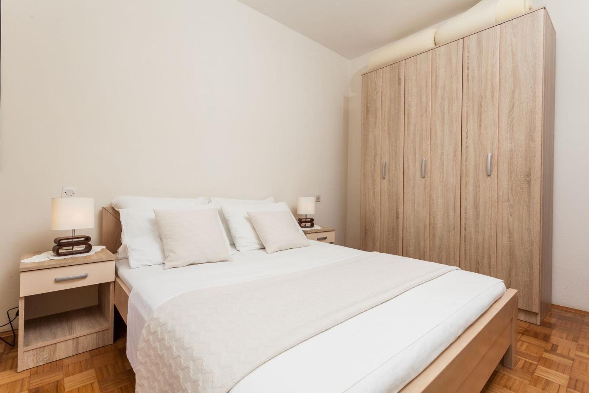 Apartment Dado - Terrace With Sea View Лумбарда Екстериор снимка